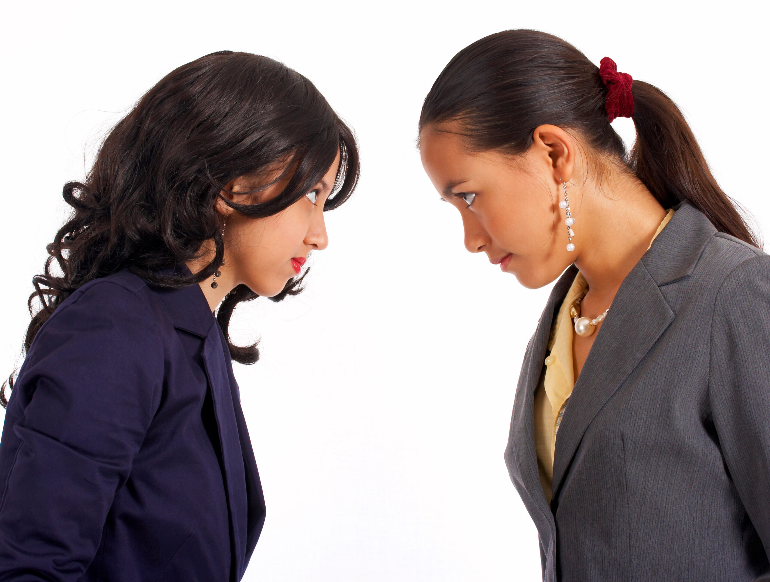 Две женщины спорят